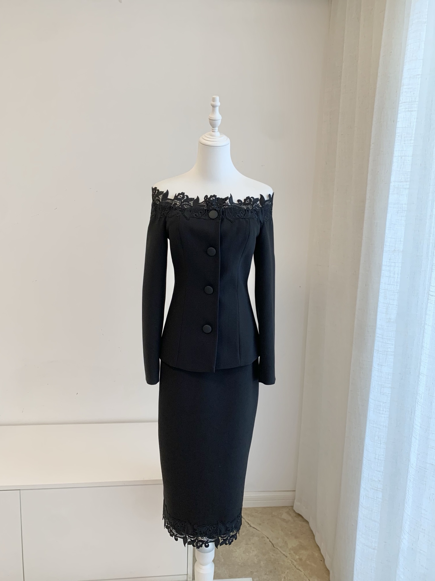Midi Skirt Floral - Ensemble noir à broderies florales pour