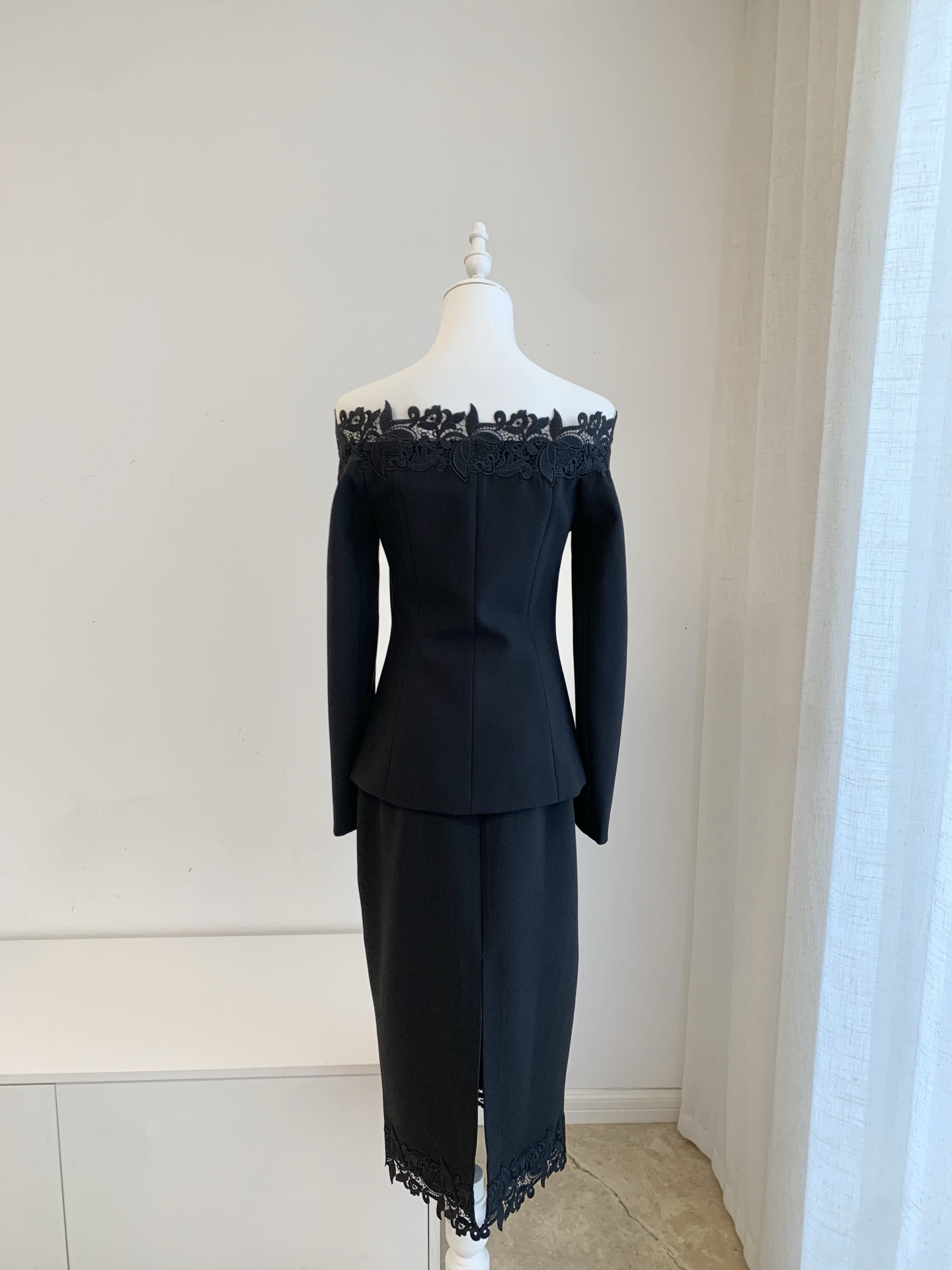 Ensemble noir à broderies flor - Midi Skirt Floral avis et prix